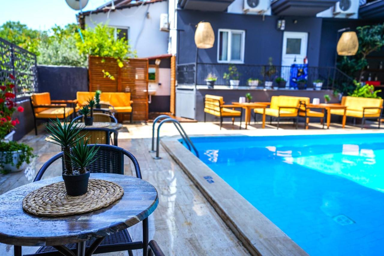 Four Seasons Hotel 2*